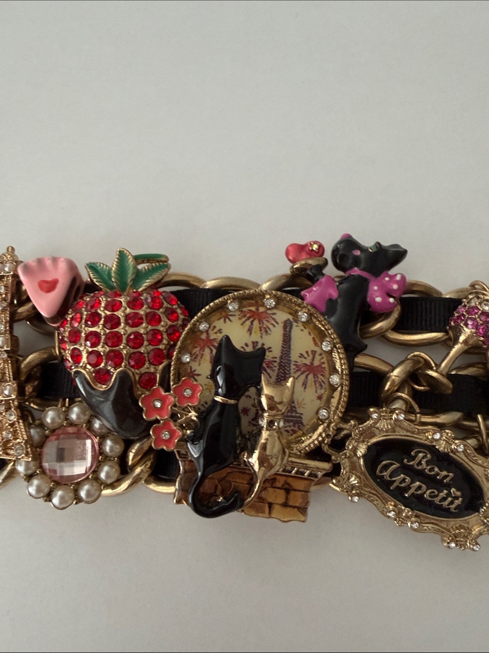 Betsey Johnson "Paris Is Always A Good Idea" Cat Lovers Toggle Cuff Bracelet. - Picture 3 of 5
